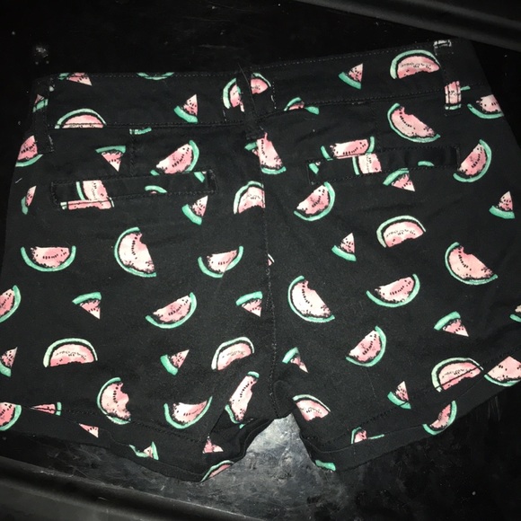 Shorts - Picture 2 of 3